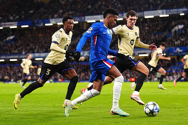 Chelsea thắng lớn Barcelona, Estevao chiếm trọn tâm điểm