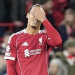 Liverpool thua PSV, Van Dijk và hàng thủ gây lo ngại