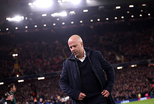 Pressing vô hại, tuyến giữa vô hình: Khi Liverpool sụp đổ từ gốc rễ