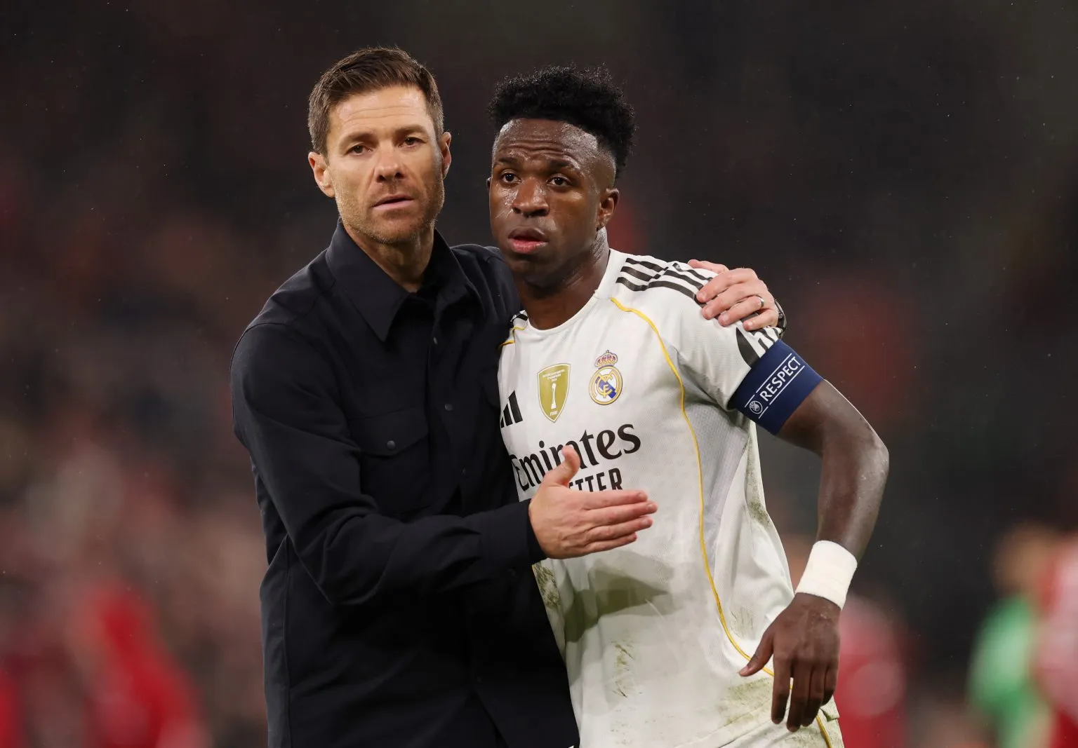 Xabi Alonso nói sự thật về mối quan hệ với Vinicius