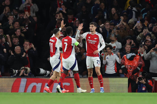 10 thống kê Arsenal 2-0 PSG: Điên rồ Saka; “Lời nguyền Man Utd”