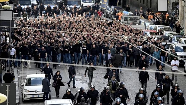 11 cổ động viên quá khích bị bắt ở Napoli