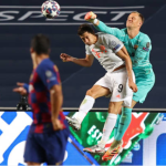 5 điểm nhấn Barcelona 2-8 Bayern Munich: Messi “cúi đầu”, Setien out?