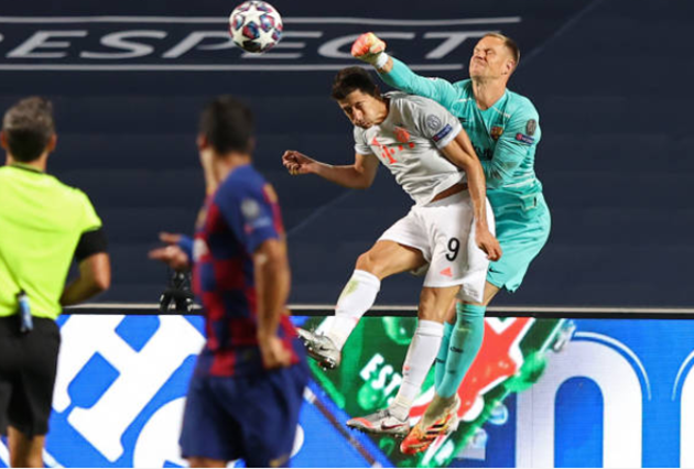 5 điểm nhấn Barcelona 2-8 Bayern Munich: Messi “cúi đầu”, Setien out?