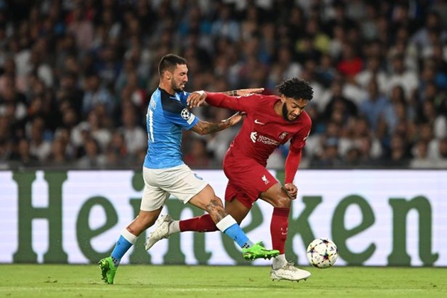 5 điểm nhấn Napoli 4-1 Liverpool: Thói quen khó bỏ; ‘Bóng ma’ vô hại
