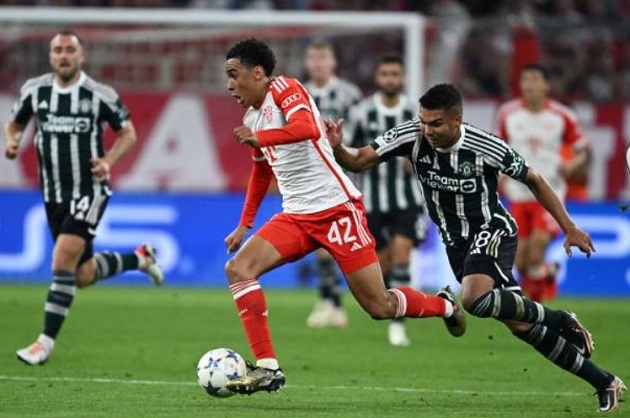 5 lần rê bóng thành công, hàng tiền vệ M.U chào thua Musiala