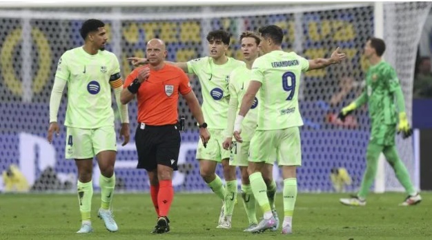5 tình huống trọng tài gây tranh cãi trong thất bại của Barca trước Inter