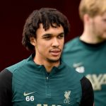 Alan Shearer công kích hậu vệ Liverpool