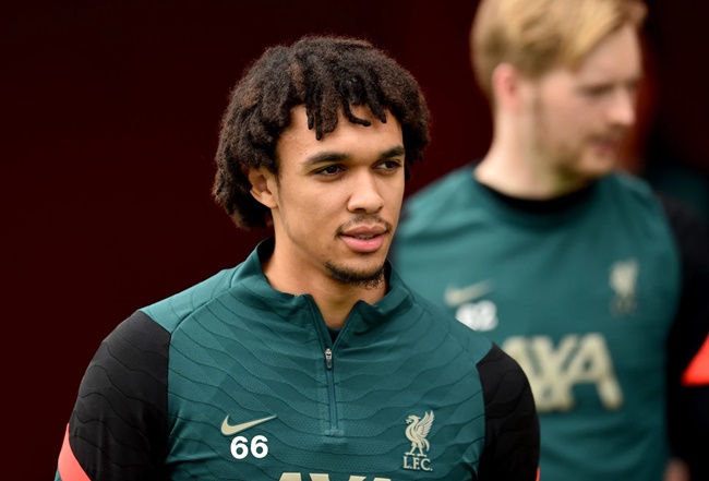 Alan Shearer công kích hậu vệ Liverpool