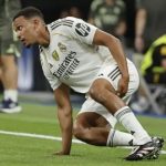 Alexander-Arnold dính chấn thương ngay phút thứ 3