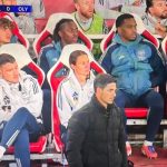 Ally McCoist thấy khó tin khi nhìn băng ghế dự bị của Arsenal