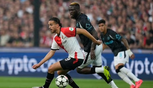 Alonso ngả mũ với ‘Boni-trick’; Wirtz chói sáng giúp Leverkusen thắng đậm