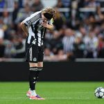 Anthony Gordon “choáng” với lối chơi của Barcelona