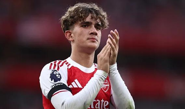 Arsenal gạch tên Jesus, trao cơ hội cho Dowman ở Champions League