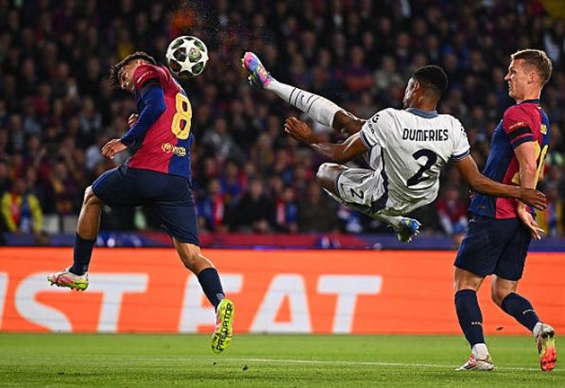 Barca 3-3 Inter: Ác mộng phạt góc; Yamal so kè với Dumfries