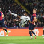 Barca, Inter và tính hỗn loạn của bóng đá hiện đại