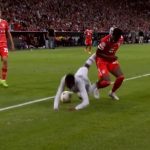 Barca mất trắng 1 quả penalty trước Bayern?