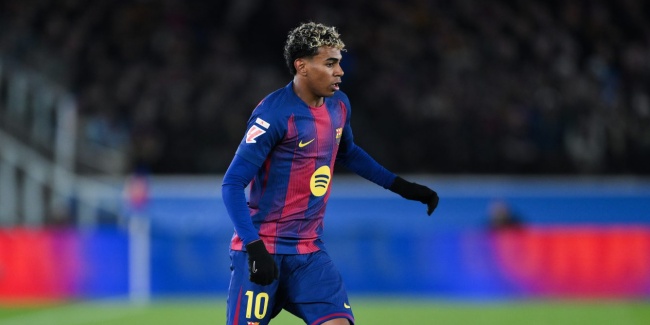 Barcelona đối đầu Eintracht Frankfurt: Câu hỏi về đội hình và chiến thuật của HLV Hansi Flick