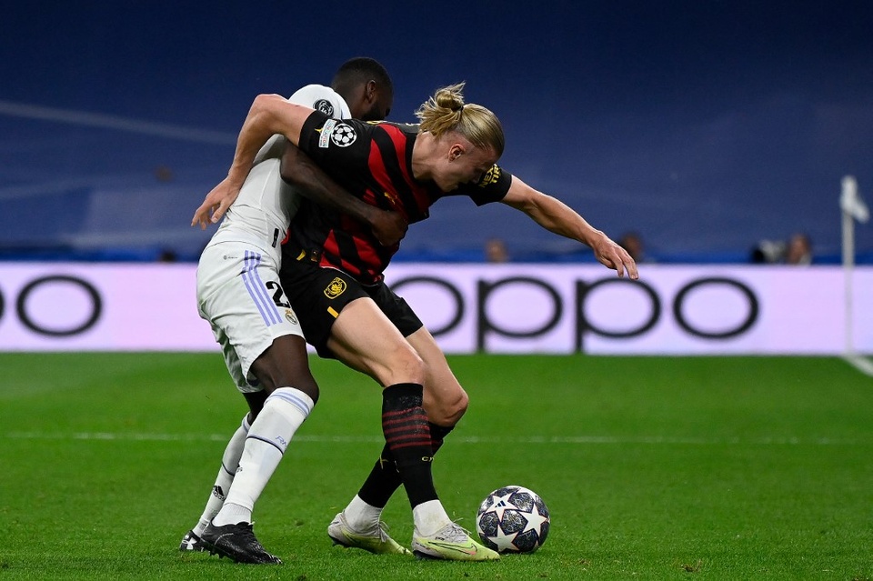 ‘Bắt chết’ Haaland, Rudiger tạo ra xu hướng phòng ngự mới