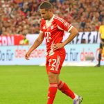 Bayern mất Guerreiro vì chấn thương cơ bụng trước Chelsea