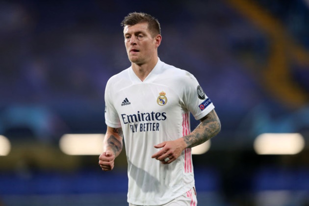 Bị Mount cà khịa, Kroos đăng đàn đáp trả
