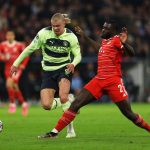 Bình luận viên ví Upamecano với Maguire