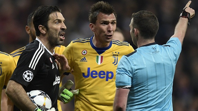 Buffon: “Tôi đâu có nói tình huống đó không phải penalty…”
