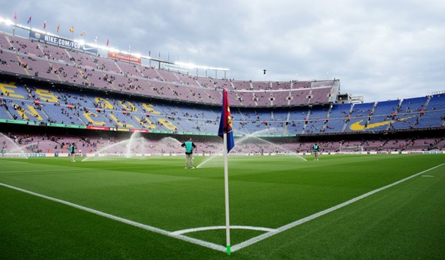 Camp Nou chưa sẵn sàng, Barcelona tính đá Champions League trên sân khách