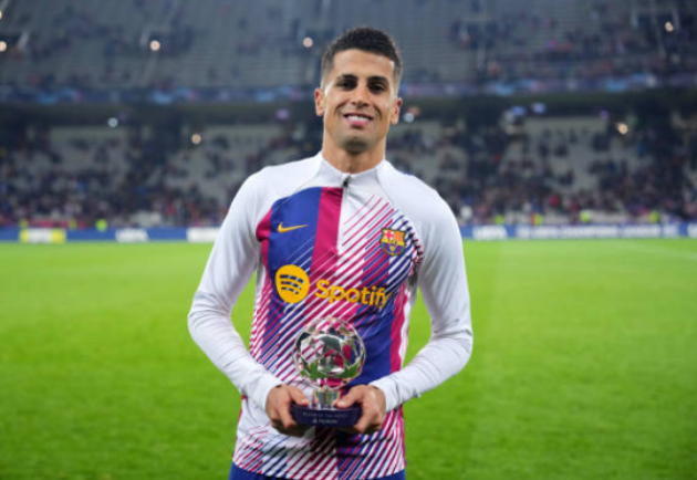 Cancelo báo tin vui cho Barcelona