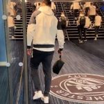 Cancelo hành động đẹp nhưng vẫn bị la ó