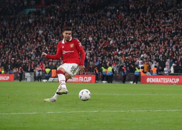 Casemiro bị chê thua kém 1 cầu thủ Man City