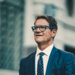 “Cậu ấy là 1 trong 3 tiền đạo hàng đầu thế giới, sau Lewandowski và Kane”