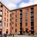 CĐV Liverpool phá giấc ngủ của Real Madrid