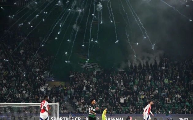 CĐV: “Pháo hoa và bom khói nhắm thẳng vào David Raya”