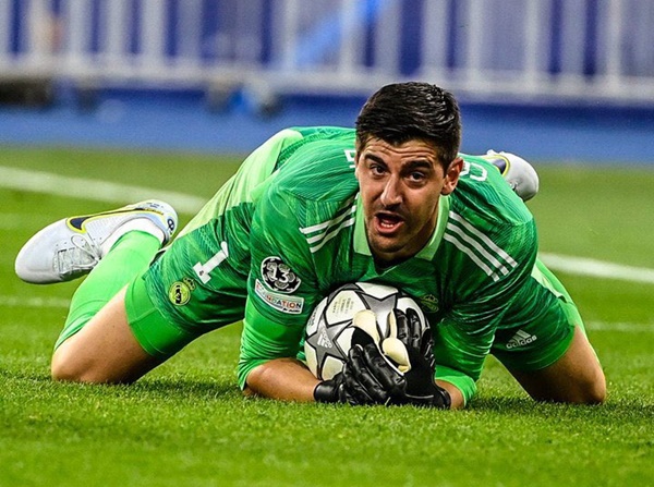 Champions League đợi 19 năm mới có 1 “siêu người nhện” như Courtois