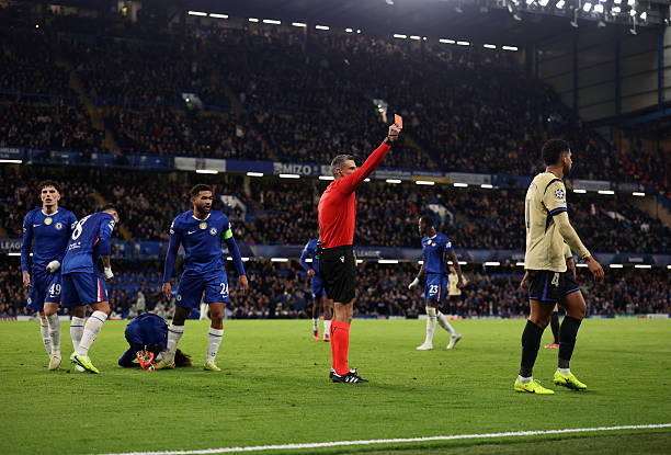 Chelsea, Araujo và căn bệnh mãn tính đang dày vò Barca