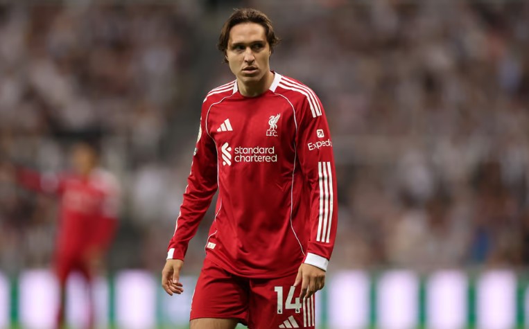 Chiesa bị loại khỏi danh sách dự Champions League của Liverpool, Ngumoha chiếm suất