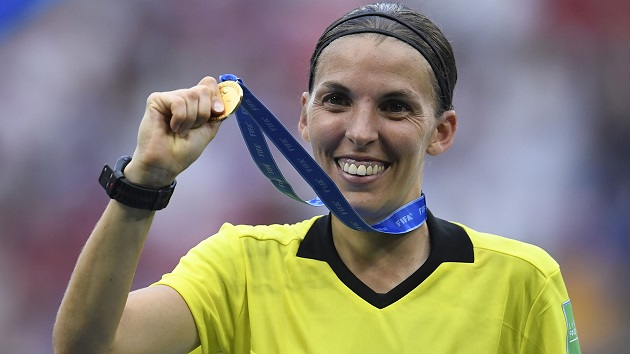 CHÍNH THỨC: Champions League có quyết định lịch sử ở vị trí trọng tài