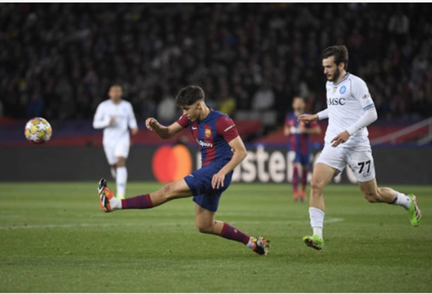 Choáng với số cú sút của Barca