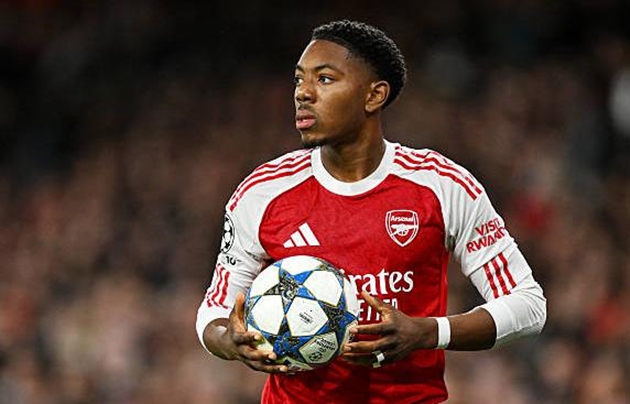 Chuyên gia: Lewis-Skelly “ngủ quên” khiến Arsenal thủng lưới