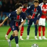 Cổ động viên PSG cũng ngỡ ngàng với quả penalty ‘trời cho’