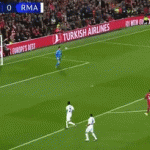 Courtois, Alisson cùng mắc sai lầm ngớ ngẩn