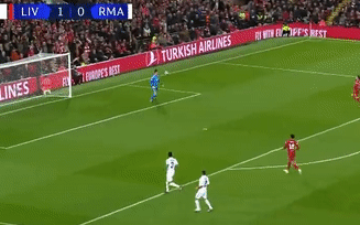 Courtois, Alisson cùng mắc sai lầm ngớ ngẩn