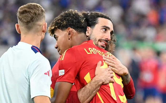 Cucurella nhận nhiệm vụ phong tỏa Yamal