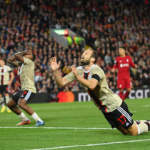 Cựu sao M.U bỏ lỡ khó tin trước Liverpool