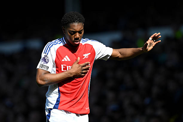 Đã đến lúc Arteta ngưng “overthinking” và gạch tên Lewis-Skelly