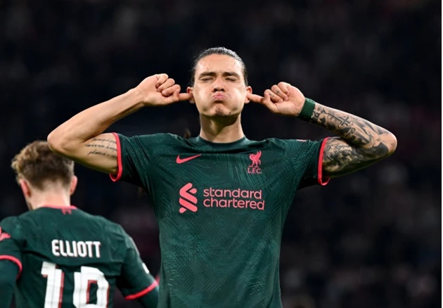 Darwin Nunez nổi giận trong phòng thay đồ