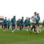 Đặt chân đến Madrid, dàn sao Chelsea tự tin đến lạ