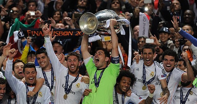 ĐHTB Champions League của Roberto Carlos: Chỉ 2 cái tên ngoài Real