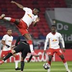 Đối thủ “tự hủy”, Liverpool kết liễu đẹp “ngựa ô” Champions League